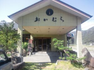 焼肉　いけす料理　おかむら